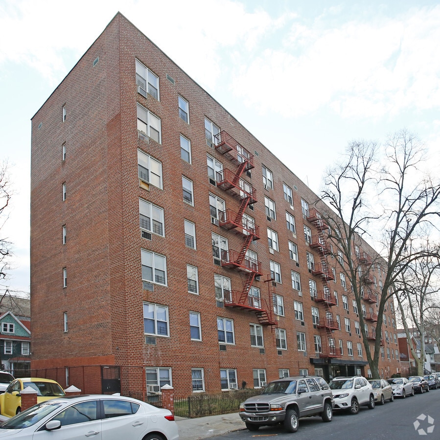 Photo - 499 E 8th St