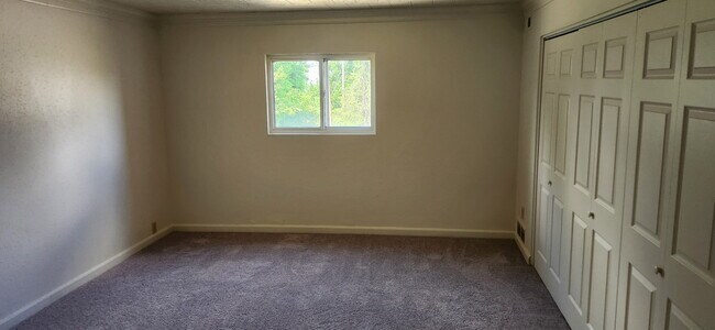 Bedroom - 1409 Summit St Unit #202