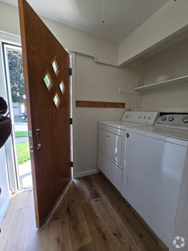 Building Photo - Enderis Park 2 Bedroom 1 Bathroom Single F... Rental