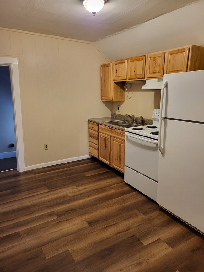 Building Photo - 420 Montgomery St Unit 420 Montgomery St #2