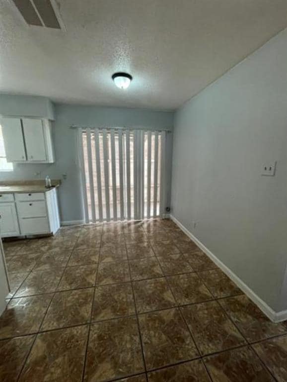 Photo - 105 Cockerham St