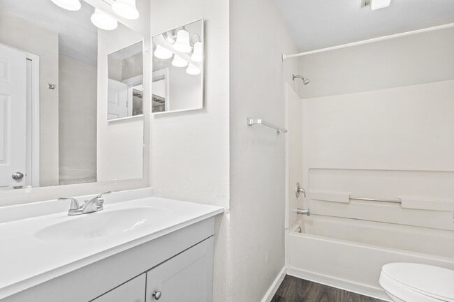 Photo - 2108 Stirrup Ln