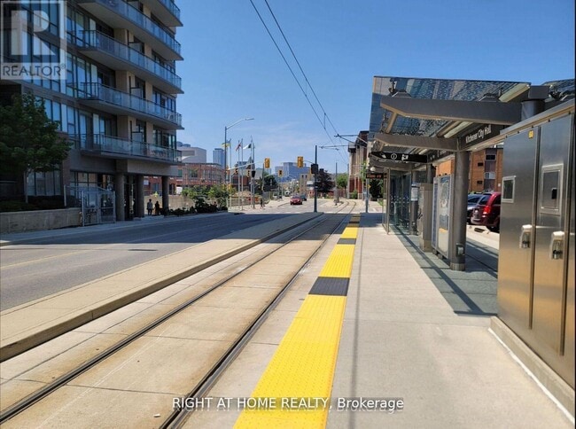 Photo - 55-55 Duke St W Unité 1801