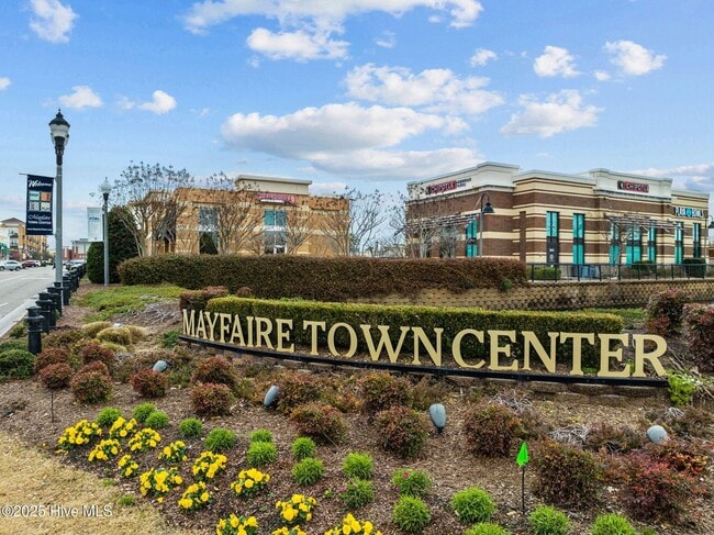 Building Photo - Experience the Heart of It All - at Mayfaire Townview!