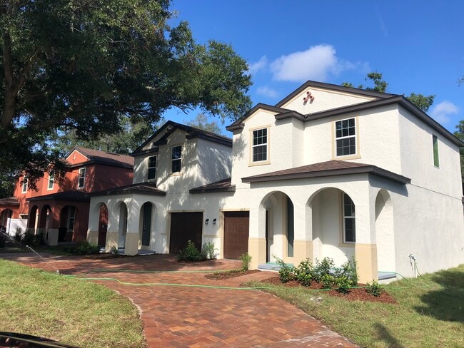 Building Photo - 5815 Oleander Dr