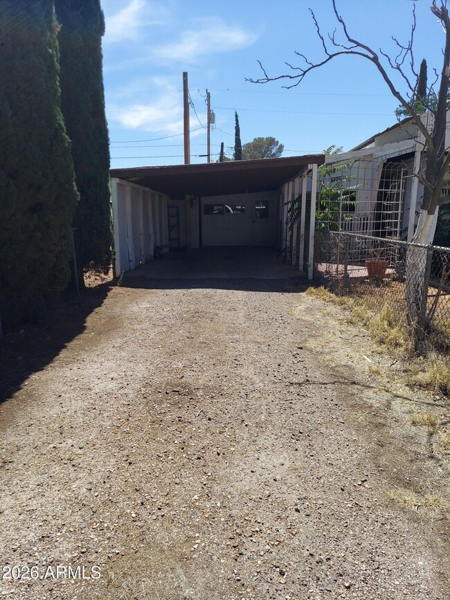 Photo - 206 N 1st St