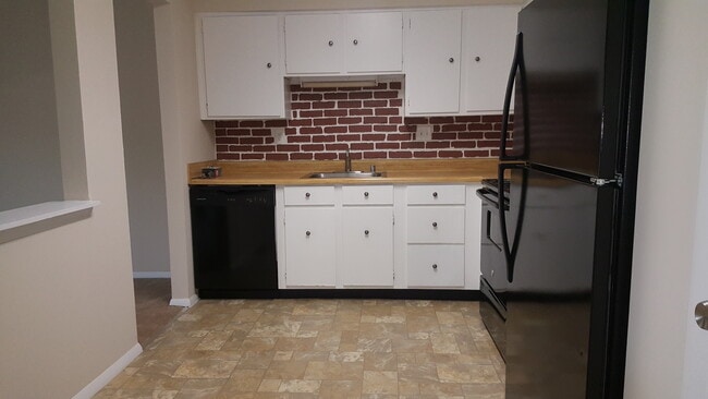 Photo - Spacious 3-Bedroom Townhome for Rent in Aberdeen – A Must See!