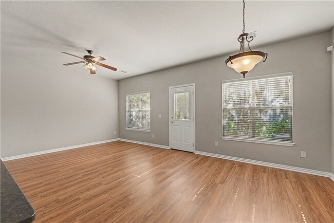 3229 W Montrail Pl