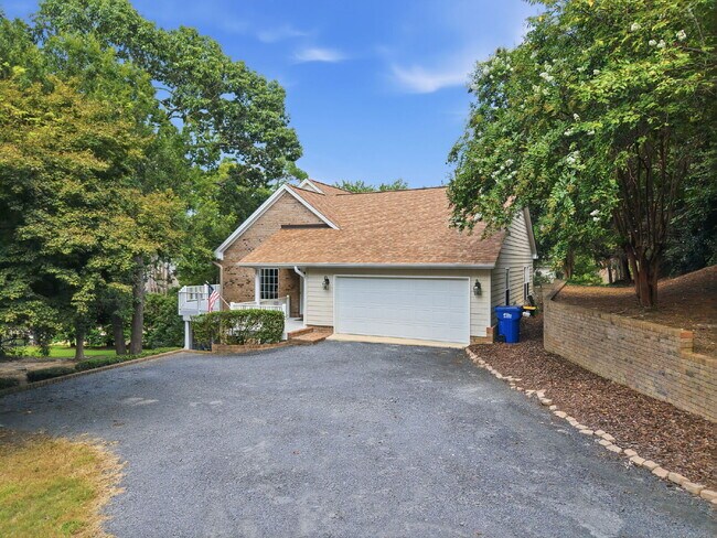 108 Clay Cir