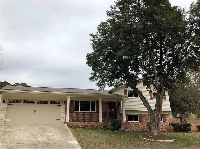 Photo - Room in House on Vanderbilt Ln NW