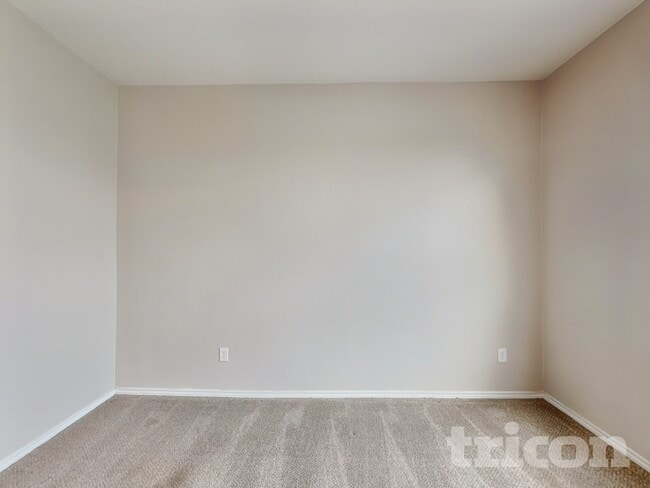 Photo - 6615 Port Elizabeth