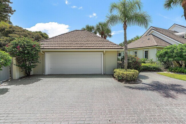 2584 Muirfield Ct