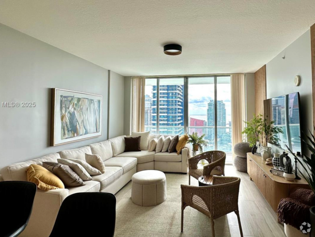 Building Photo - 79 SW 12th St Unit 3603 Rental