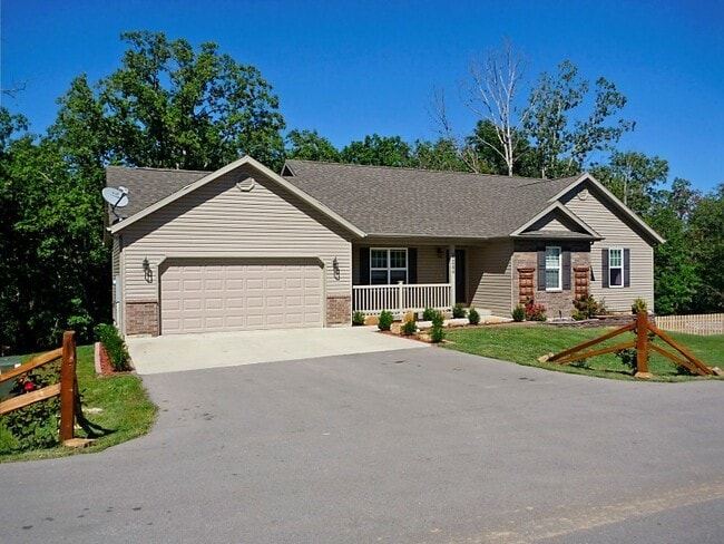 Building Photo - Available August 10th