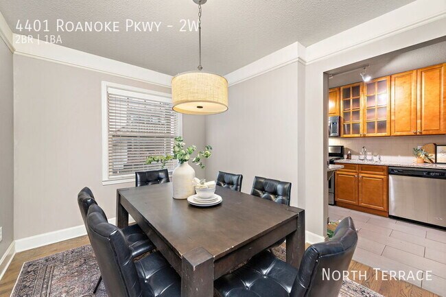 Photo - 4401 Roanoke Pkwy Unidad 2W