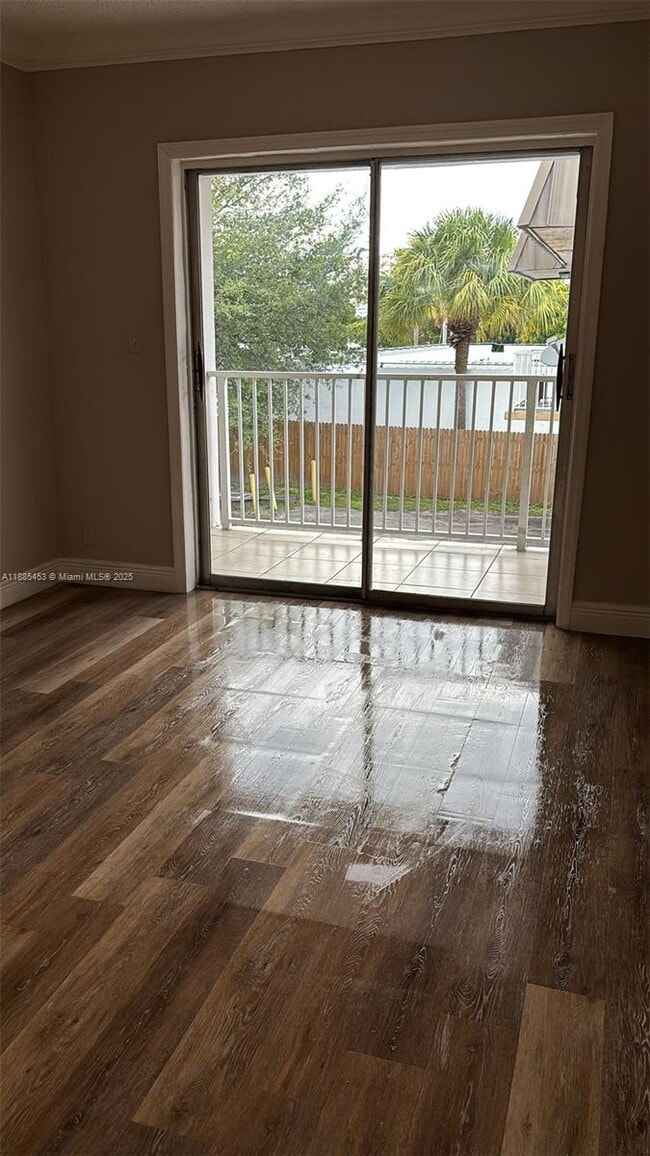 Photo - 16118 NE 21st Ave Unidad 18