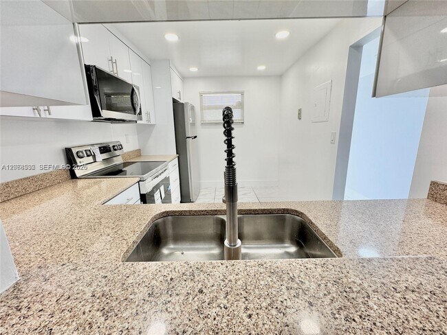 Photo - 1075 Riverside Dr Unit 302