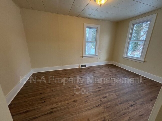 Photo - 114 Knight St