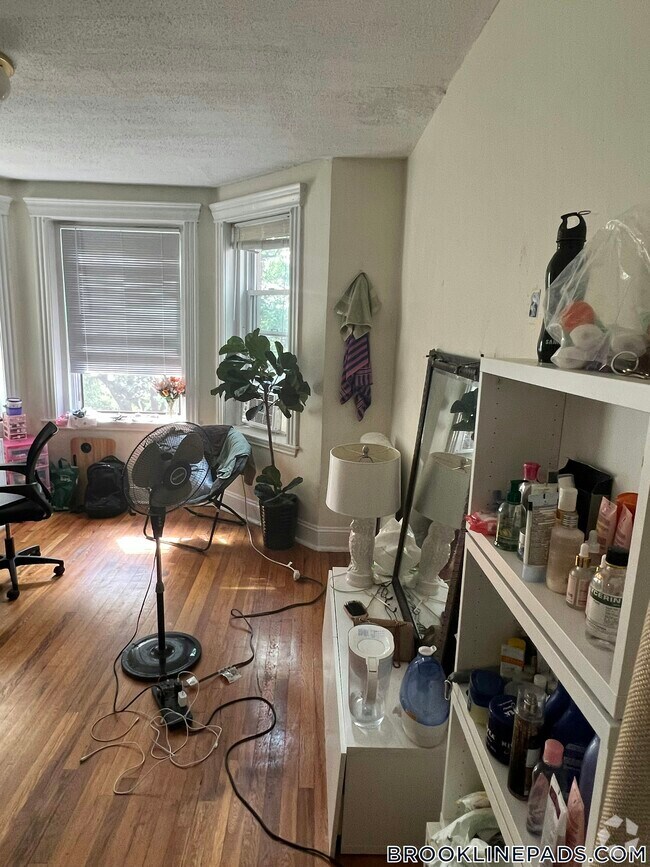 Building Photo - 364 Riverway Unit 17 Rental