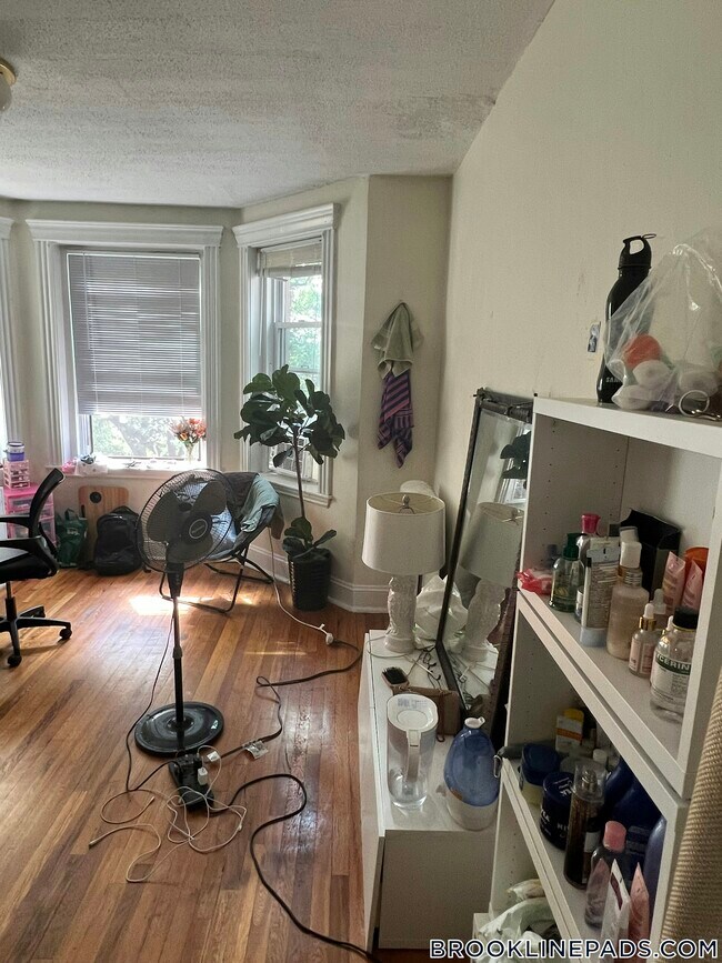 Photo - 364 Riverway Apartment Unit 17