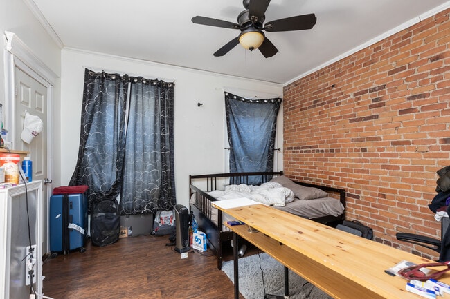 Room 1 - 19 Royal St Unit 1