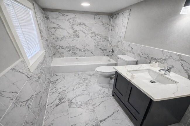 Photo - 7142 Avenue K