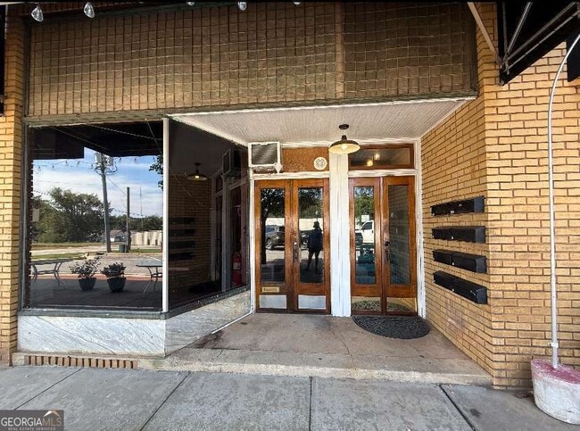 Building Photo - 359 Railroad St Unit F