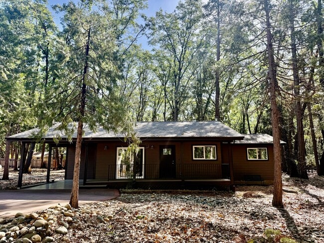 Building Photo - 13240 Loma Rica Dr