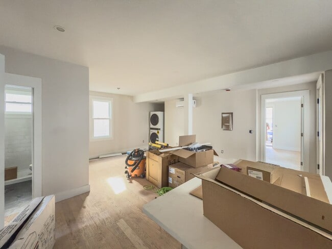 Building Photo - 88 Lyon St Unit Apt 1