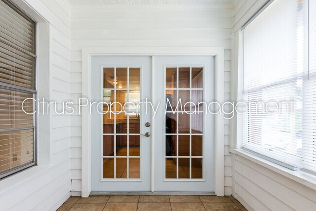 Photo - Charming Duplex in Mills 50 District