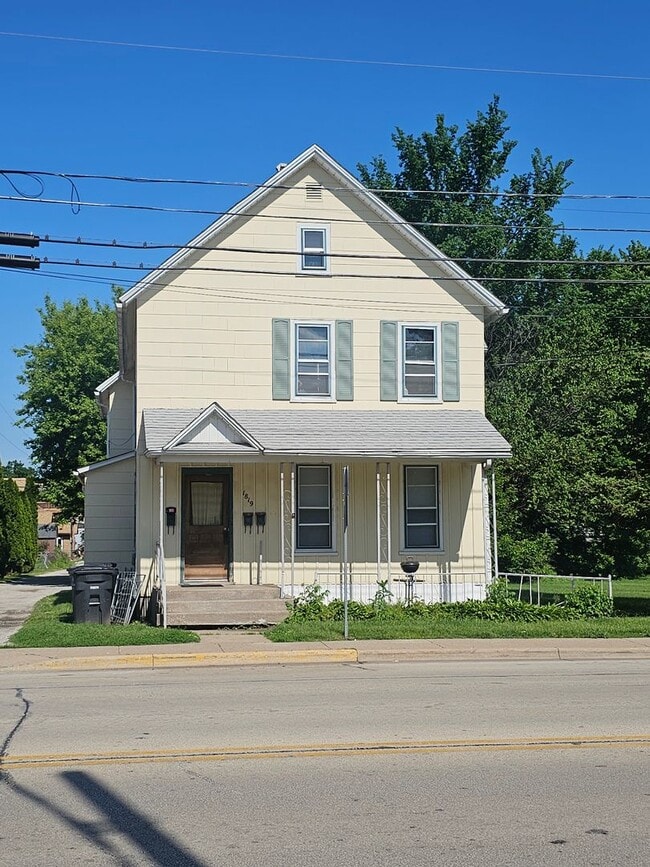 Building Photo - 1819 17th St Unit 1819 Apt 1