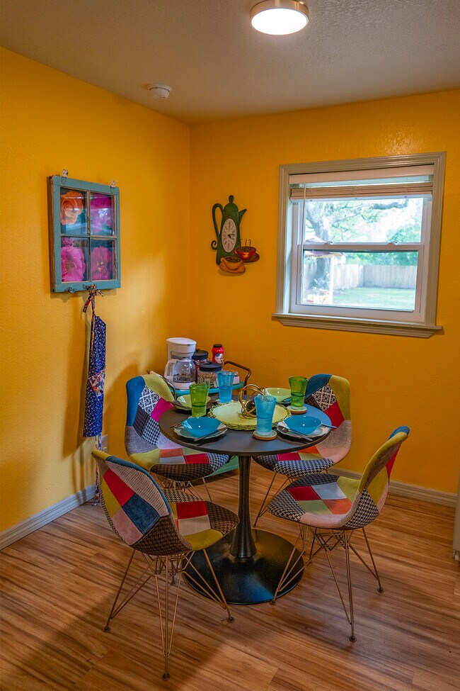 Photo - 8375 Lawton St