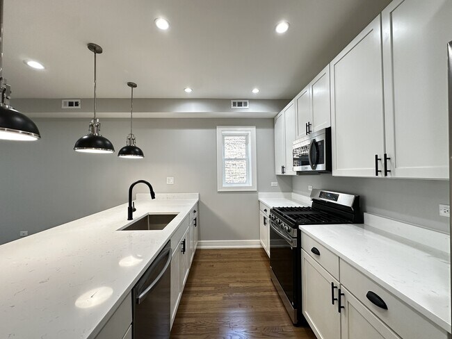 2639 W Carmen Ave Unit 4