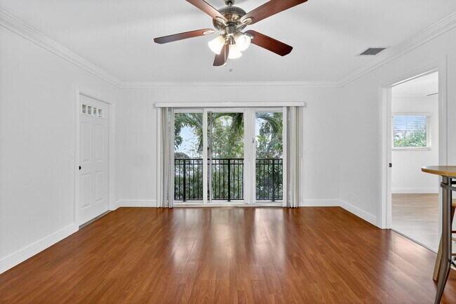 Building Photo - 49 SE 7th Ave Unit 3 Rental