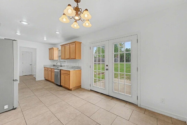 Photo - Fully remodeled 3-Bedroom located in Rogers  with Granite countertops