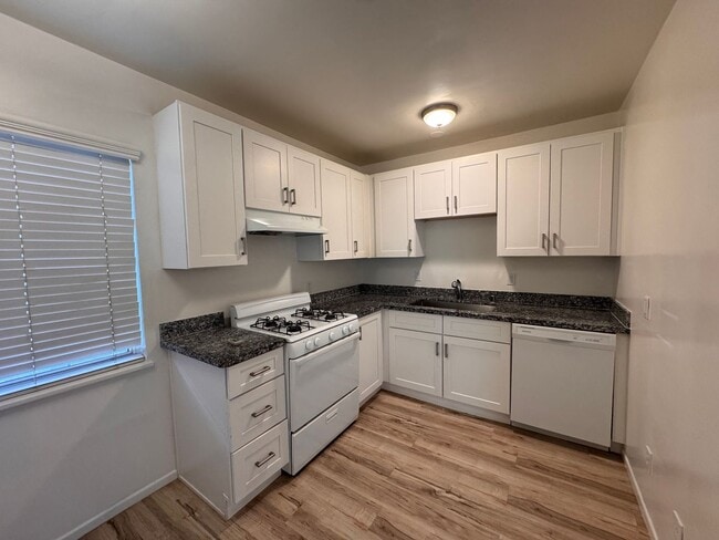 Photo - 12000 Moorpark St Unidad 08