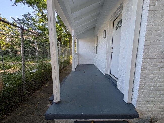 Photo - 904 Westcoat Pl