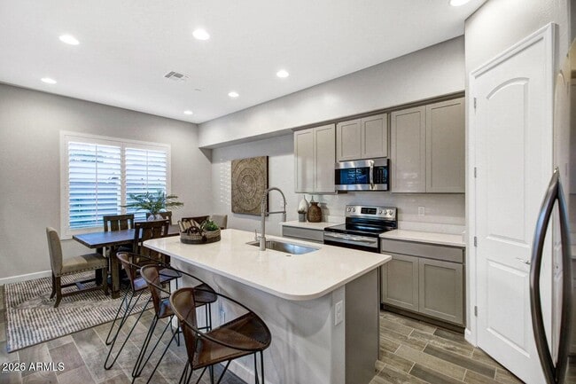 1825 N 43rd Ter