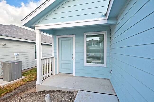 Photo - 3744 Axis Hl St