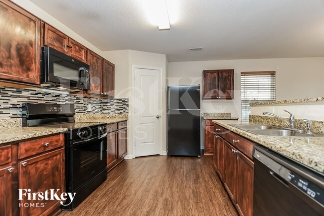 Photo - 209 Kirkside Dr