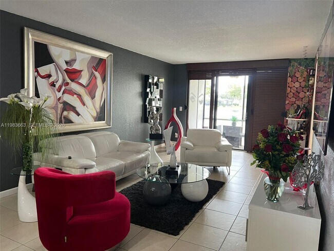 Photo - 11304 Taft St Unidad 11304