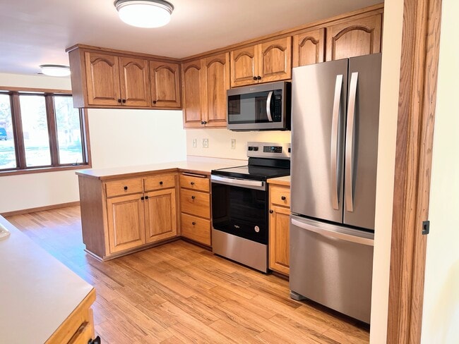 Photo - 1670 Stillwater St