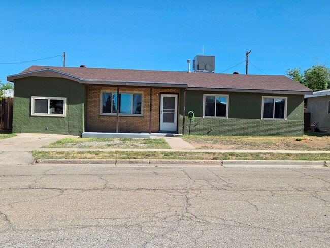 Building Photo - 3 or 4 Bedroom Home For Rent with New Refrigerated Air