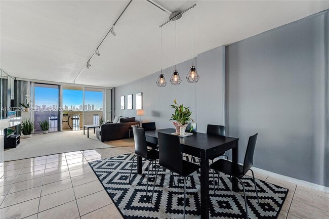 Photo - 800 West Ave Unit 919