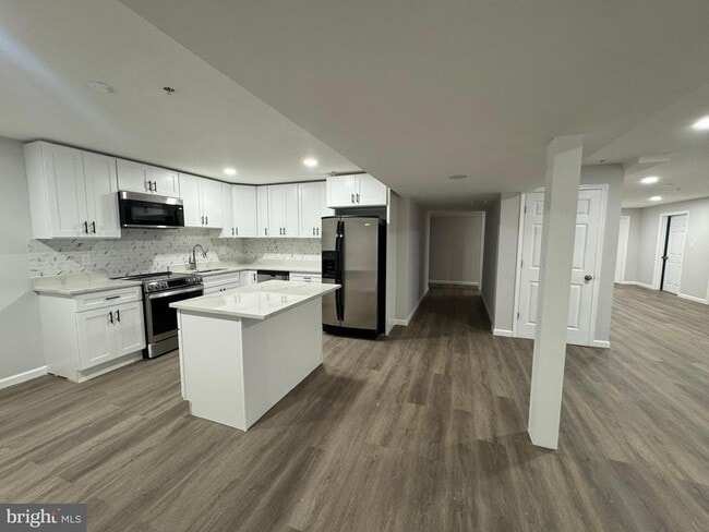 Building Photo - 6900 Ironbridge Ln Rental