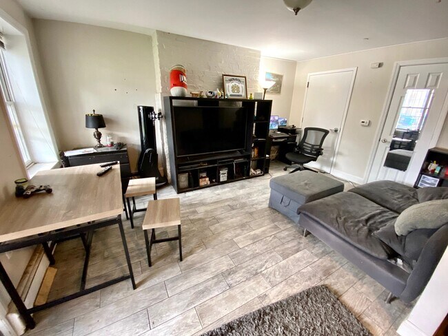 Photo - 247 Grove St