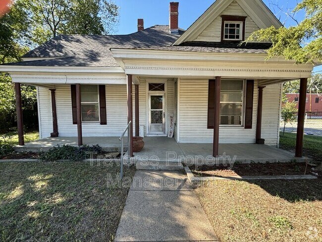 Building Photo - 1900 S Jennings Ave Rental