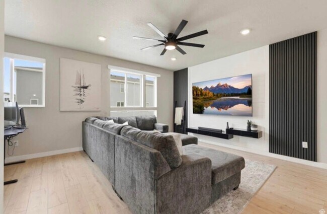 Photo - 988 W 500 S