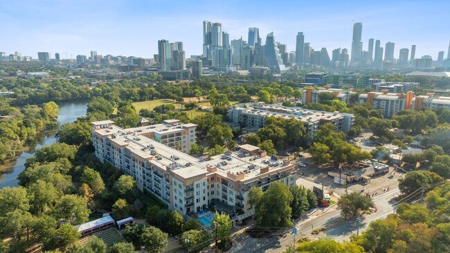 Building Photo - 1900 Barton Springs Rd Unit 2019
