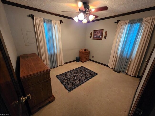35 Laurel Dr